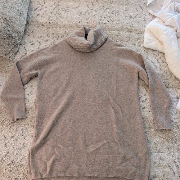L.L. Bean 100% Cashmere Classic Beige Funnel/Turtleneck Sweater XS/S - Picture 1 of 4